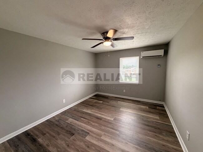 Photo - 2082 Fairmont Ct Unit 5
