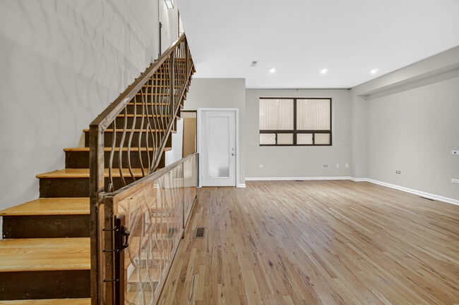 Photo - 1424 W Grand Ave