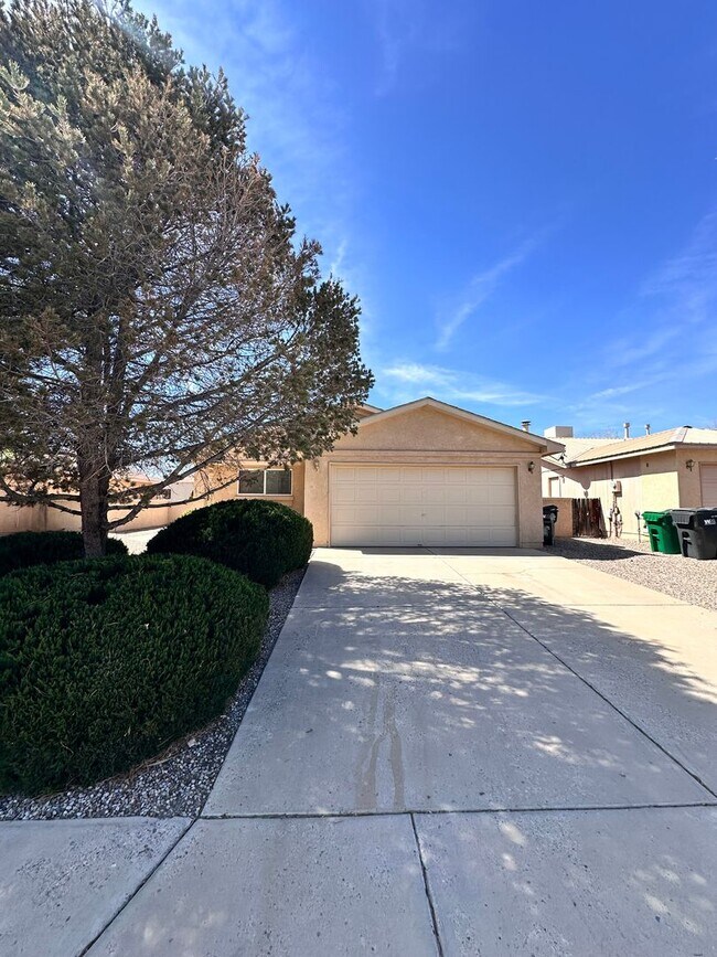 Photo - 3 Bedroom 2 Bath 2 Car Garage w/ Fenced in Yard