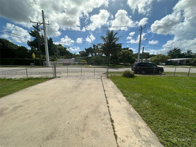 Photo - 3701 SW 40th St