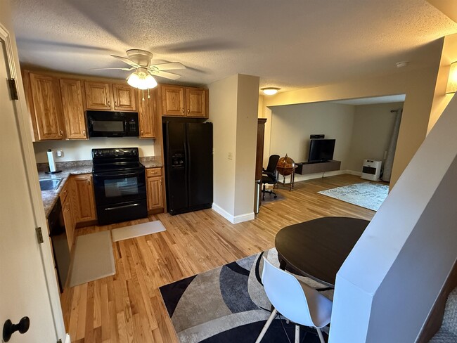 Photo - 25 Apple Ln Unit B