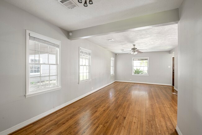 Photo - 4909 Cedar St