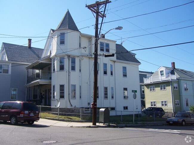 Building Photo - 20 Dexter St Unit 3 Rental