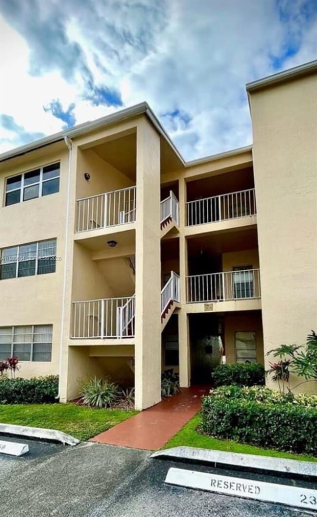 Building Photo - 15340 SW 106th Terrace Unit 819