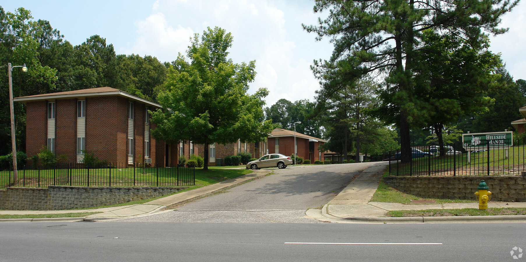 Hillside Manor - Hillside Manor Apartments