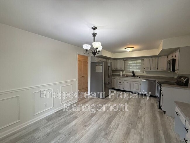 Photo - 4225 Fernbrook St