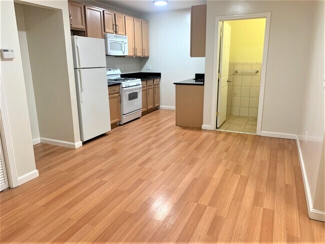 Photo - 304 Broadway Unidad 4