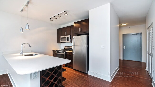 Photo - 1460 N Halsted St