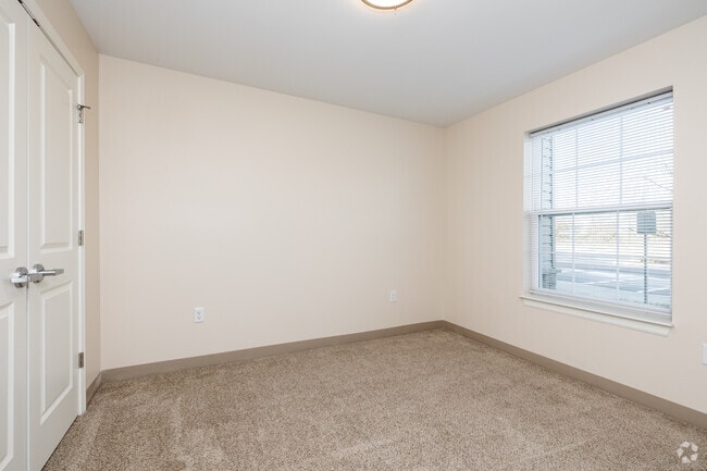 1BR, 1BA - 638SF - Bedroom