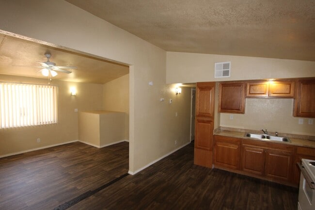 Building Photo - 2110 N 1st St Unit (533) #A