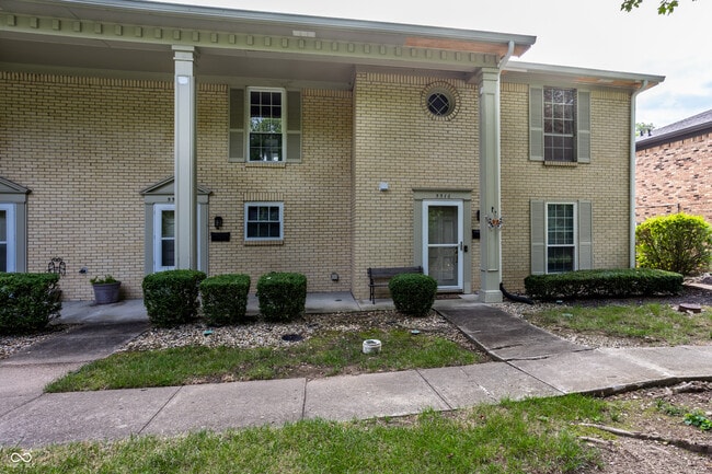 Building Photo - 5516 Greenview Dr Rental
