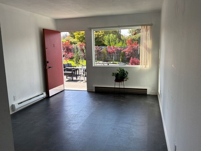 236 E Lauridsen Blvd Unit 1