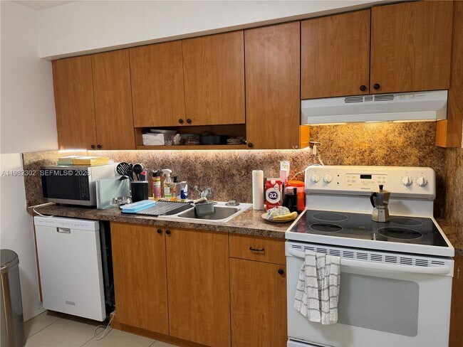 Photo - 2620 SW 51st St Unit 1-2