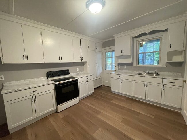 230-232-232 Houghton St Unit 1