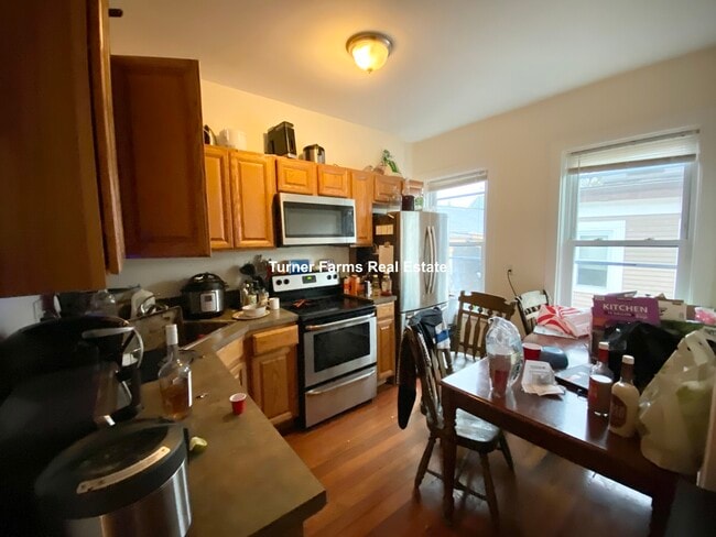 Building Photo - 1 Folsom Ave Unit 3