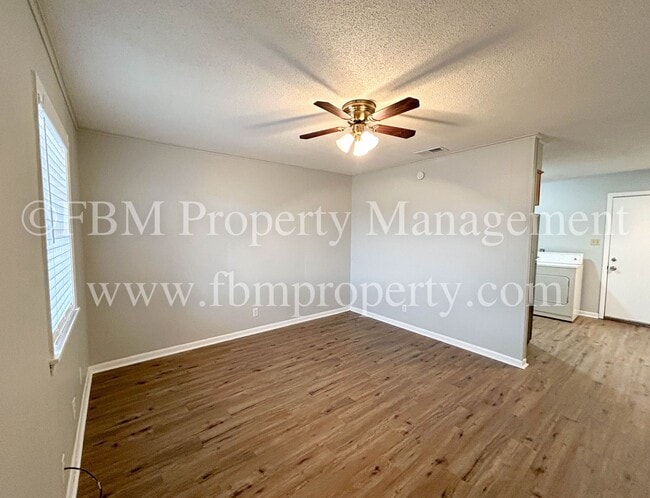 Photo - 330 W College St Unit 7