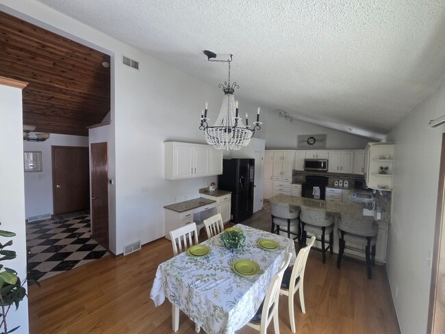 Photo - 8145 S White Oak Dr