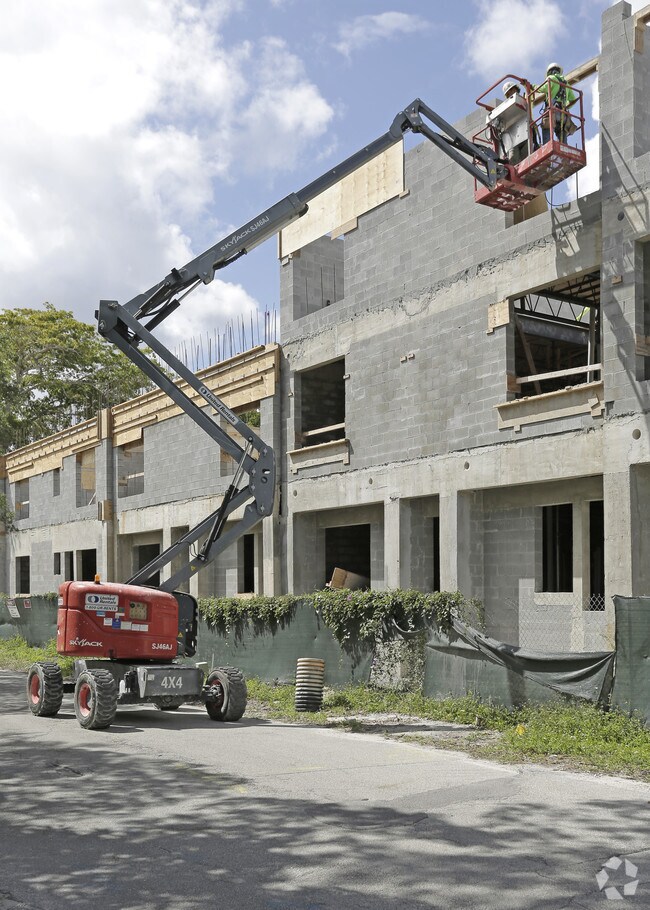 Photo - Aventura Village