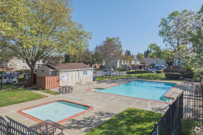 Piscina - 4605-4637 Fanwood Ter