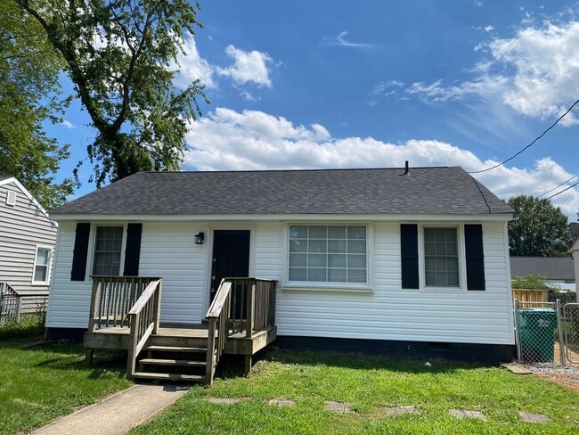 Building Photo - Three Beds, One Bath in Highland Springs. ... Rental