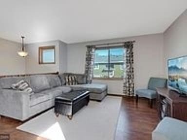Sala de estar en la planta superior - 1A Golden Oak Dr