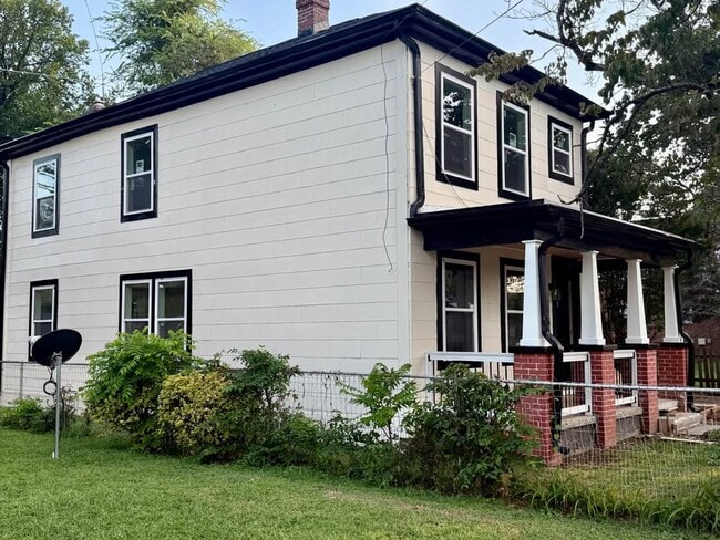 Photo - 212 Glover St