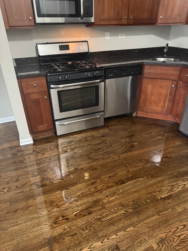 Building Photo - Lillie Plaza 412 Unit 1A Rental