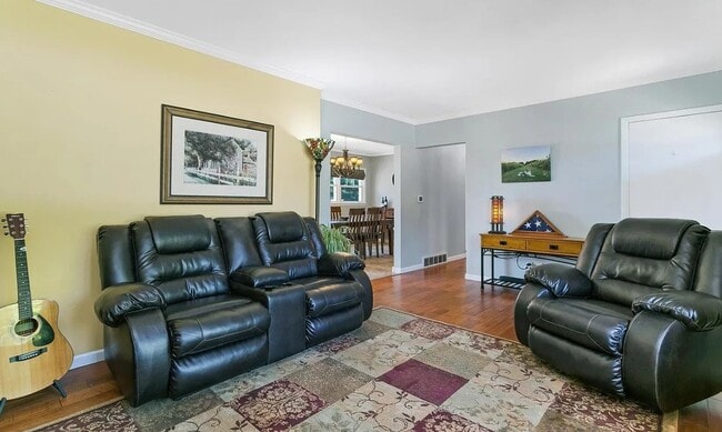 Photo - 1915 W 38th Pl