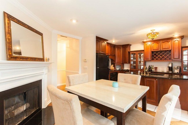 Photo - 3 bedroom in Chicago IL 60610 Unit 104