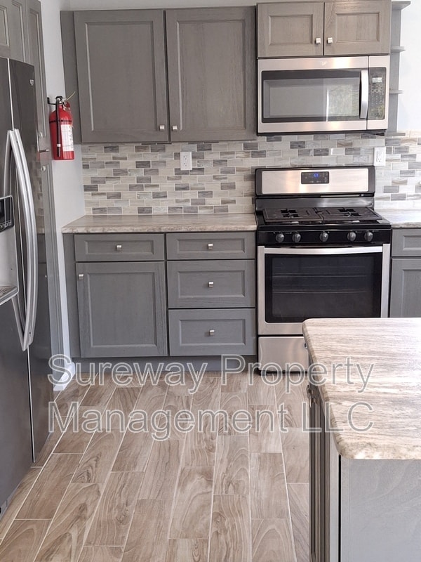 Photo - 524 Larch Ave