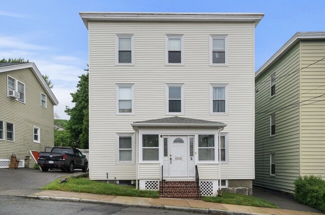 Building Photo - 6 Horton St Unit 1