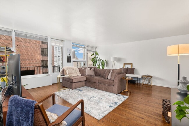 Photo - 1400 N State Pkwy Unit 15D