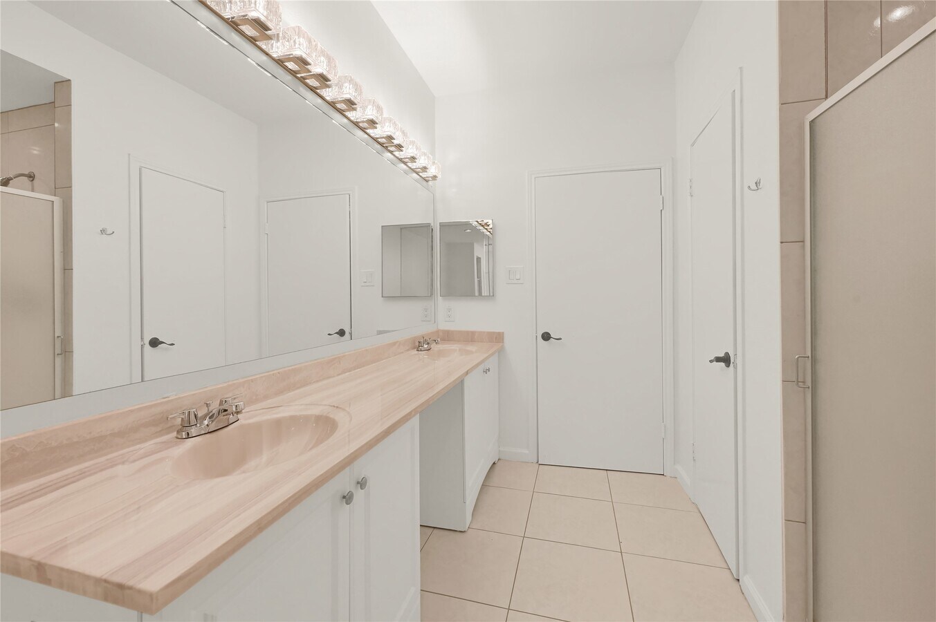 Photo - 2860 Holly Hall St Unidad 2860