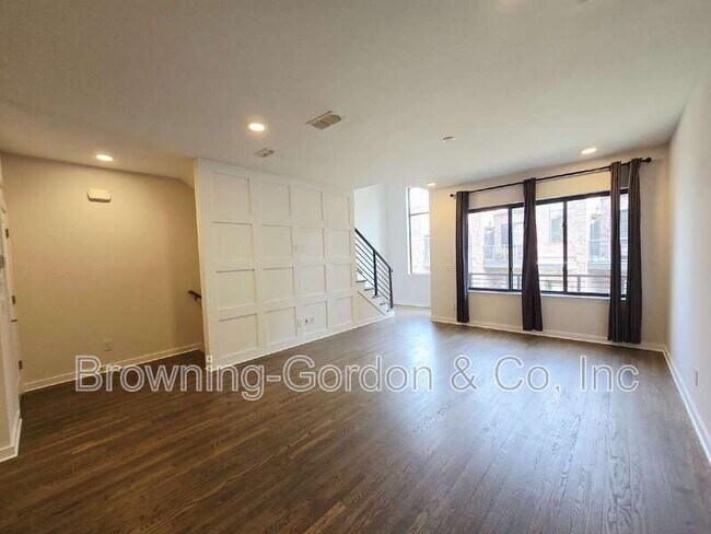 Photo - 1035 Chester Ave