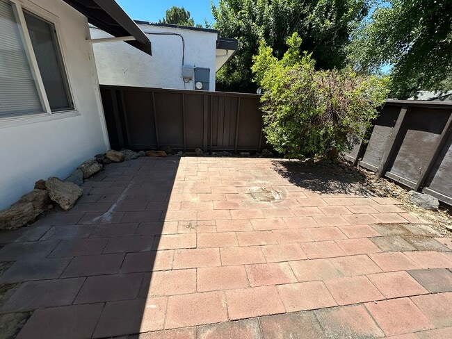 Photo - 312 N Riverside Dr