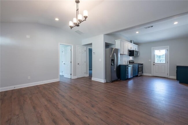 Photo - 331 Camilla Cir SW