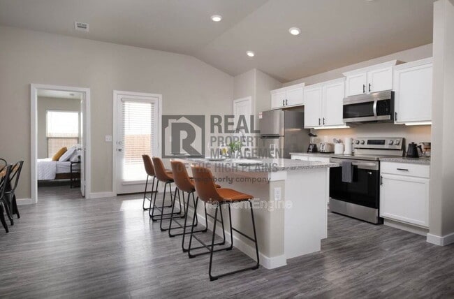 Photo - 7003 Athens St