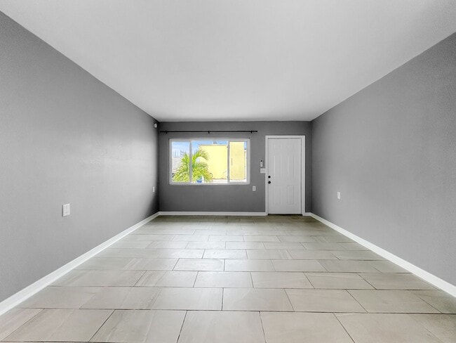 Photo - 17615 Lee Ave Unidad C