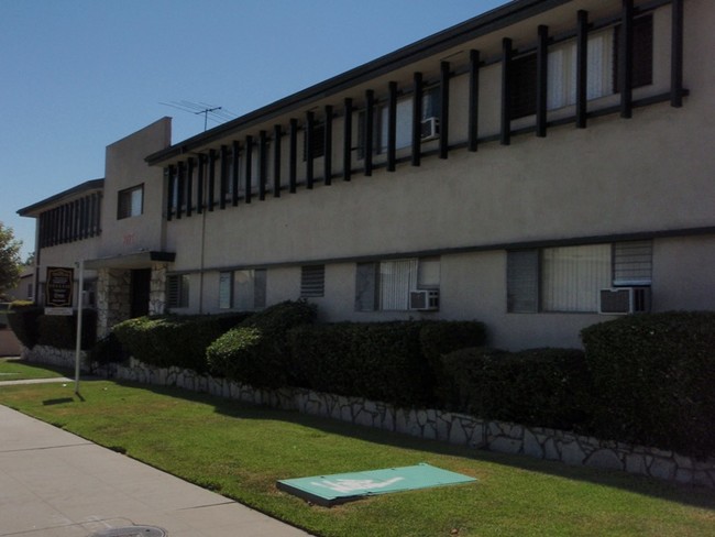 Building Photo - 7025 Rosemead Blvd Unit 04 Rental