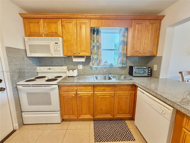 Photo - 2324 S Cypress Bend Dr Unit 316