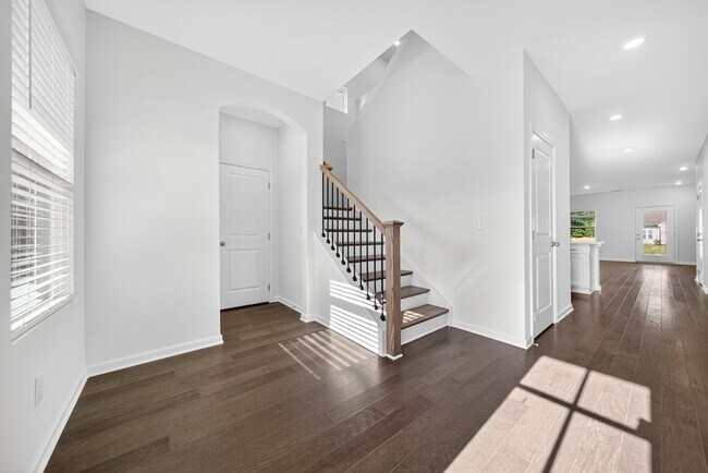 Photo - 124 Limbury Ct