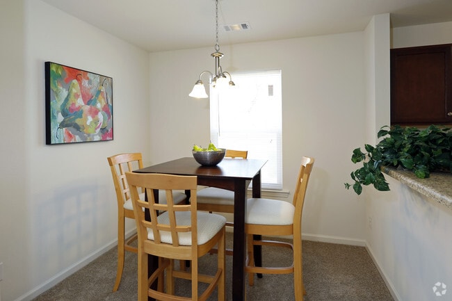 Diningroom - The Retreat & Preserve at Henderson Lakes