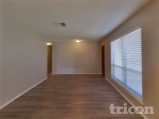 Photo - 7815 Melbury Forest