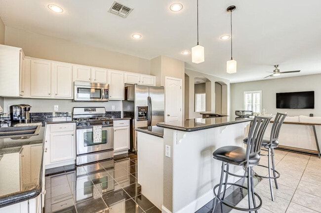 Photo - 11882 W Washington St Unidad ID1385664P