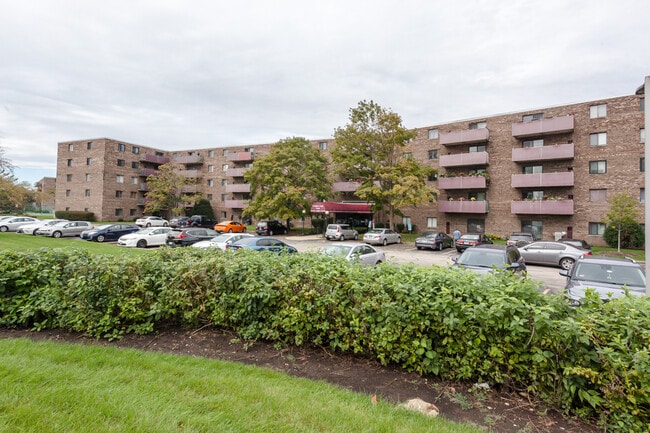 Building Photo - 1460 Fairlane Dr