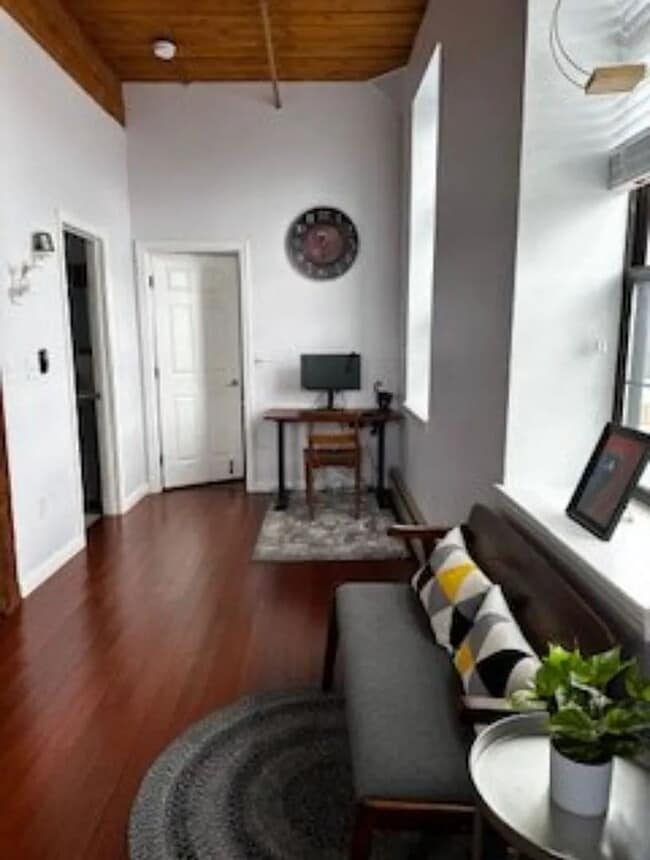 Building Photo - 1 bed 1 bath Unit 319 Rental
