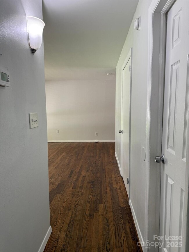 Building Photo - 617 Camrose Dr Rental