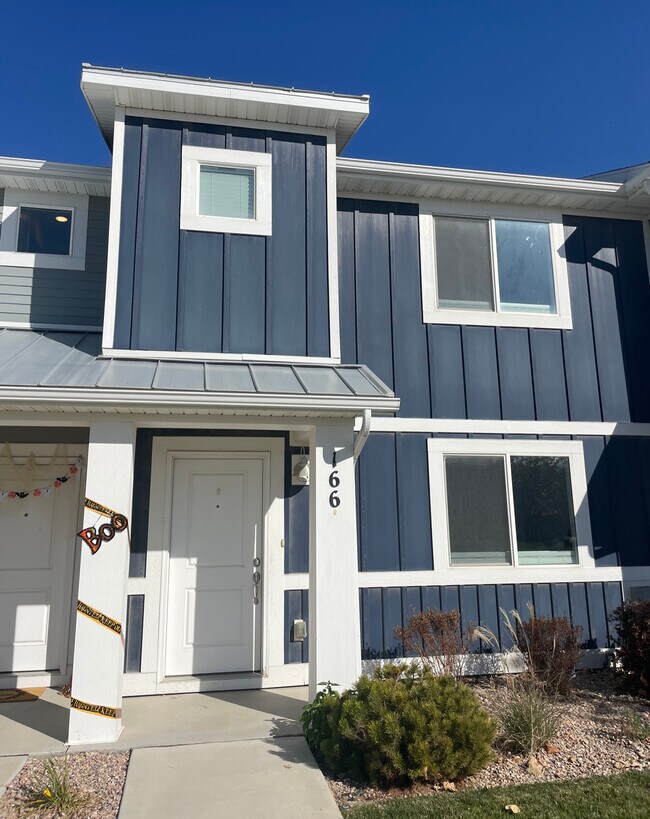 166 E Legacy Pkwy House Rental in Saratoga Springs, UT