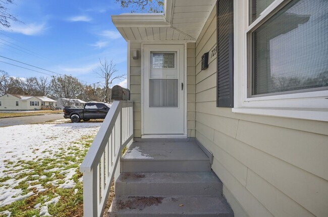 Photo - 723 Woodfin Rd