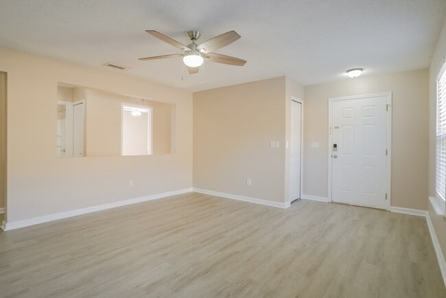 Photo - 708 Wynfield Cir